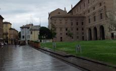 Casa: "Eliminati i box in legno, ora rimettere al centro piazza Ghiaia"