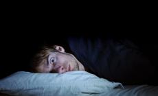 Non dormi e non ti passa? Insonnia, come curarla