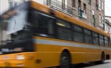 Lo scippatore dei bus incastrato dalle telecamere