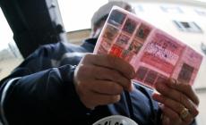 Raffica di patenti e carte d'identità false: 4 anni al mago dei documenti taroccati