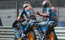 Rins prevale su Marquez nel finale