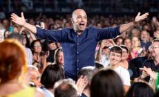 Le adozioni gay e i «valori» di Vasco: le migliori battute di Checco Zalone
