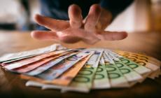 Fa sparire 127mila euro dai conti dell'azienda: impiegata condannata