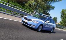 Padova: in autostrada a 204 km/h con una bimba (senza cintura) a bordo su un'auto con targa tedesca di prova.  Multa e patente ritirata