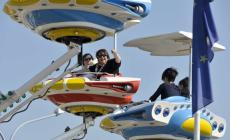 Su giostre e ottovolante allegria nella  diversità 