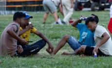 L'ordinanza che vieta bottiglie e lattine? Nessuno la rispetta