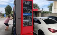 La benzina supera i 2 euro anche al self service: la mappa dei prezzi