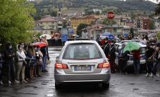L'ultimo saluto di Borgotaro ad Anastasia e Franco