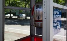 Le cabine telefoniche, luoghi della nostalgia destinati a sparire