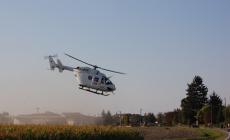 Brutto atterraggio col parapendio: un ferito