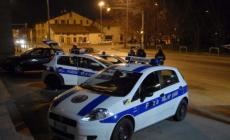 Ubriaco al volante, cerca di sfuggire ai controlli in tutti i modi: 40enne nei guai