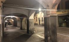 Circondato e minacciato in pieno centro: 1 anno e 2 mesi al rapinatore