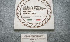 Passa la mozione in Consiglio comunale: la lapide dei caduti della Repubblica sociale alla Villetta non sarà rimessa