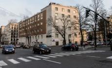 Rubano persino un passeggino sul pianerottolo