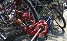 Stavano rubando una bici: denunciati due minorenni