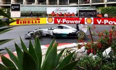 Rosberg in pole, Hamilton è furioso