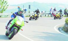 Motociclisti e ciclisti alle prese con i pericoli della strada