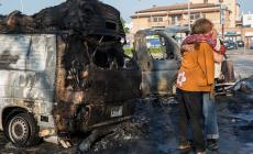 Due camper distrutti dalle fiamme in via San Leonardo