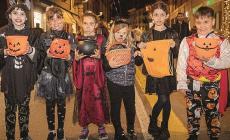 In via D'Azeglio festa di Halloween &laquo;formato famiglia&raquo;