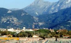 Forte dei Marmi, bimba di 9 anni scrive al sindaco: "Via le mascherine da terra"