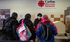 Povertà in aumento, Caritas: «Offriamo 300 pasti al giorno». E incombe il rischio sfratti