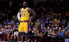 NBA, debutto regale di James