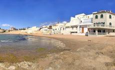 Spaccio sulla spiaggia del "Commissario Montalbano": 5 arresti