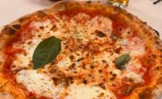 Piccolo oceano: al metro o rotonda I diversi volti di una buona pizza