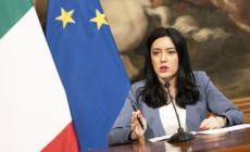 Azzolina: "No alla mascherina in classe se c'è distanziamento"