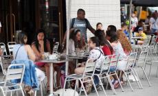 In Spagna chiudono le discoteche, restrizioni nei bar. E fumo vietato in strada
