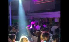 Covid, la Regione dimezza la capienza delle discoteche: la mascherina va indossata sempre
