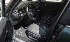 Auto in sosta sfasciata in borgo delle Orsoline