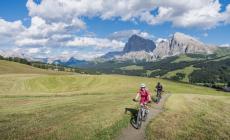 Pedalare tra mille coccole. L'estate viaggia su due ruote