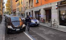 Lite in via Borghesi: spintoni e pugni in mezzo alla strada