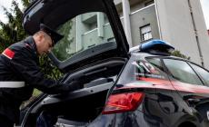 Consegna della cocaina e poi aggredisce i padroni di casa