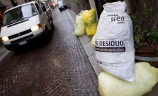 Rifiuti: addio al sacchetto in centro, ma l'arrivo del bidoncino scatena le polemiche