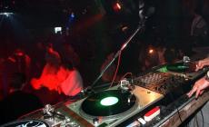 Il virologo Palù: "In discoteca il contagio è più facile"