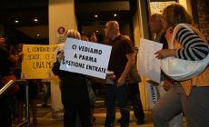 La protesta di Nuovi Consumatori e Amici di Beppe Grillo 