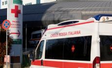 Cade a terra in via Emilia est e si procura  un trauma facciale