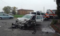 Pauroso  frontale tra auto e furgone: un ferito grave