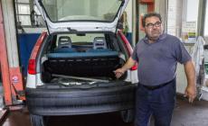 Raid nell'officina:  razzia di auto e pneumatici