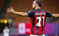  Ibra si mostra in rossonero con la maglia 11: "Mi sto scaldando"