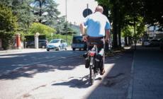 Lungo la via Emilia in bicicletta: uno slalom fra buche ed ostacoli