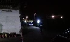 Salerno, neonato trovato morto (con una ferita alla testa) in un'aiuola