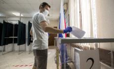 Turarsi il naso e votare sì