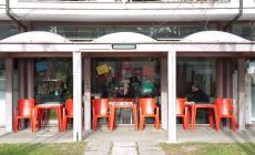 I ladri svaligiano la pizzeria: rubati soldi e cibo