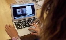 Diffama i carabinieri su Facebook: denunciata