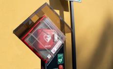 Via Emilia Ovest, rubato un defibrillatore