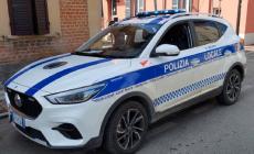 Principio di incendio: le fiamme spente da due agenti della Polizia locale