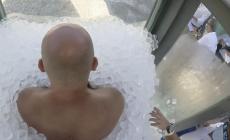Battuto il record di immersione: nudo nel ghiaccio 2 ore e mezzo